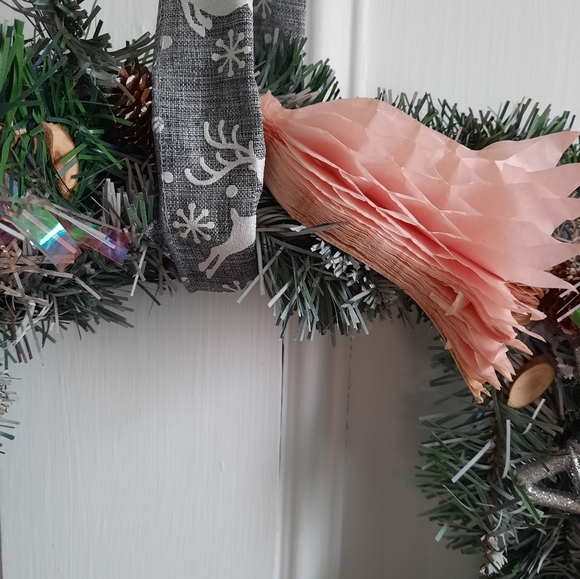 christmas Wreath with Pink vintage paper bells and old ornaments / 16 inches - Picture 3 of 6